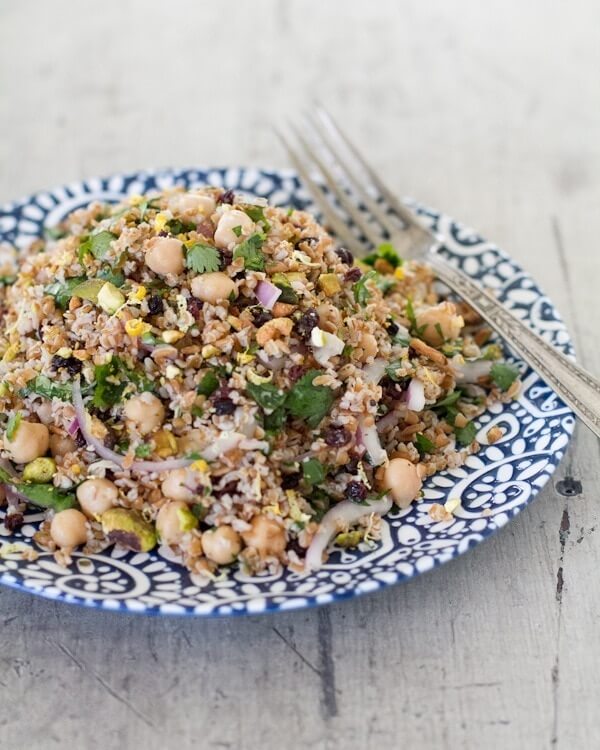 Mediterranean Salad with Chickpeas