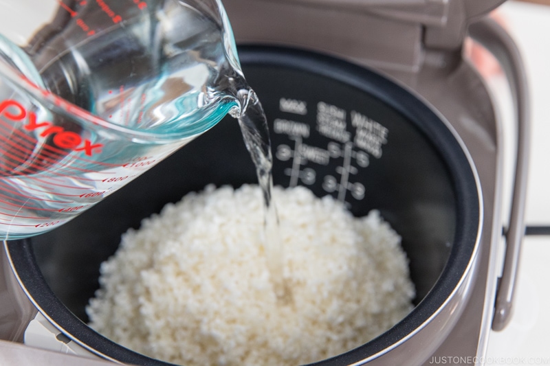 How to Cook Perfect Japanese Rice in a Rice Cooker | Easy Japanese Recipes at fancyfoodsshow.com