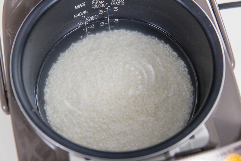 How to Cook Perfect Japanese Rice in a Rice Cooker | Easy Japanese Recipes at fancyfoodsshow.com
