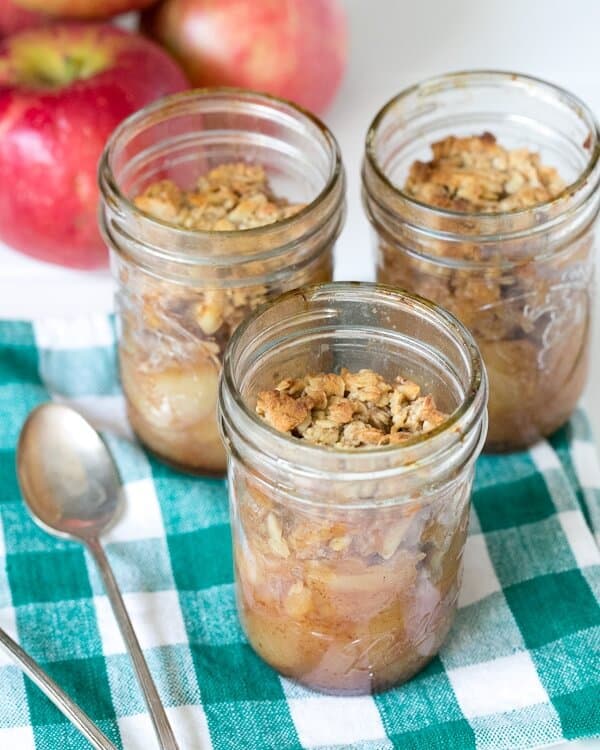 Simple apple crisp | dessert in a jar