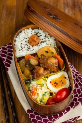 Sweet and Sour Chicken Bento | Easy Japanese Recipes at fancyfoodsshow.com