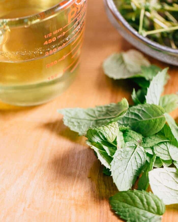Mint syrup with peaches | Easy peach dessert