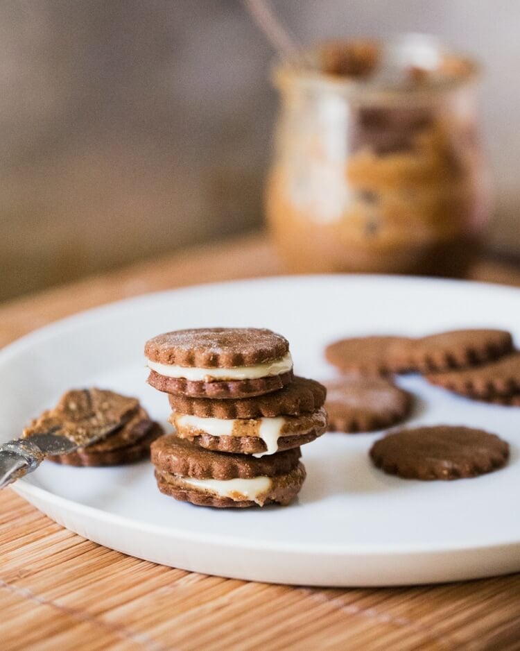 Gingersnap Sandwich Cookies | Maple cream cookies