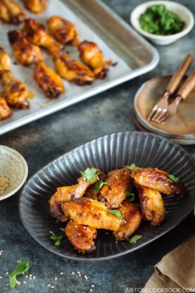 Slow Cooker Sriracha Chili Chicken Wings | Easy Japanese Recipes at fancyfoodsshow.com