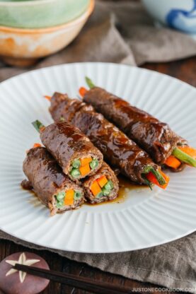 Teriyaki Steak Rolls 野菜の牛肉巻き | Easy Japanese Recipes at fancyfoodsshow.com