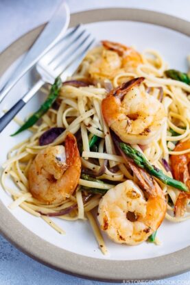 Easy Wafu Pasta with Shrimp and Asparagus (Gluten Free) 海老とアスパラガスの簡単和風パスタ (グルテンフリー) | Easy Japanese Recipes at fancyfoodsshow.com