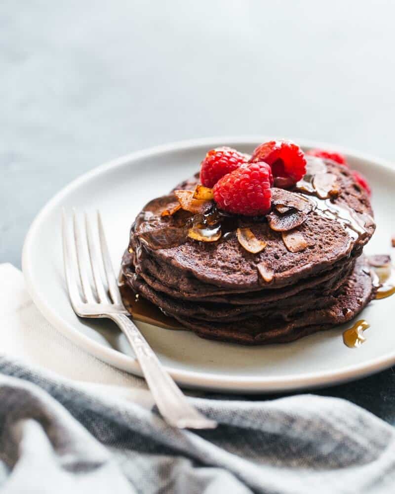 Chocolate Brownie Spelt Pancakes | vegan pancakes