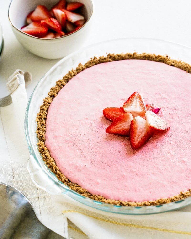 Yogurt Pie with Strawberries