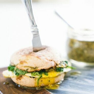 5-Minute Pesto & Arugula Breakfast Sandwich | Fancy Foods Show