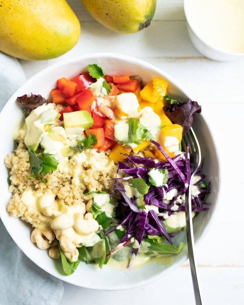 Tropical Mango Quinoa Bowl | Quinoa bowl recipes | healthy dinner bowls | vegan cashew sauce