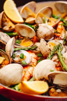 Easy Paella Recipe | www.fancyfoodsshow.com