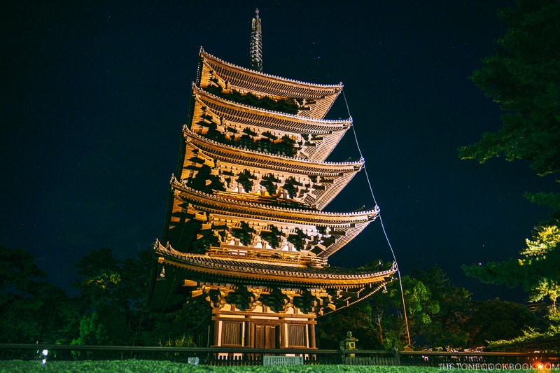 Five-storied pagoda at Kofukuji - Nara Guide: Historical Nara Temples and Shrine | www.fancyfoodsshow.com