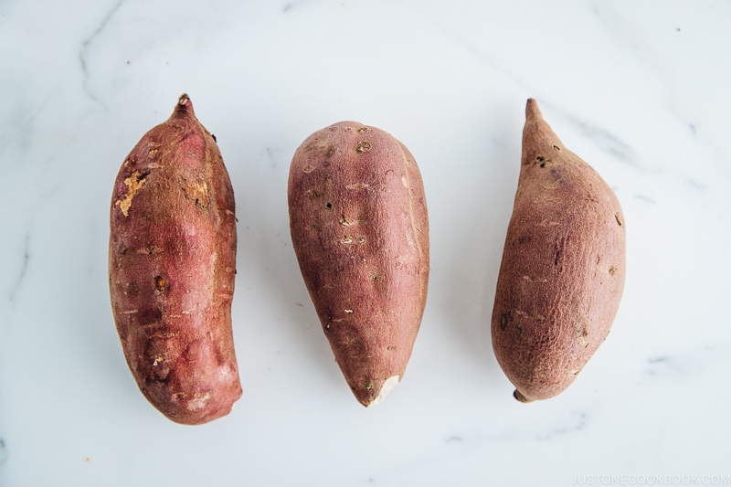 Satsumaimo (Japanese sweet potatoes) | Easy Japanese Recipes at fancyfoodsshow.comSatsumaimo (Japanese sweet potatoes) | Easy Japanese Recipes at fancyfoodsshow.com