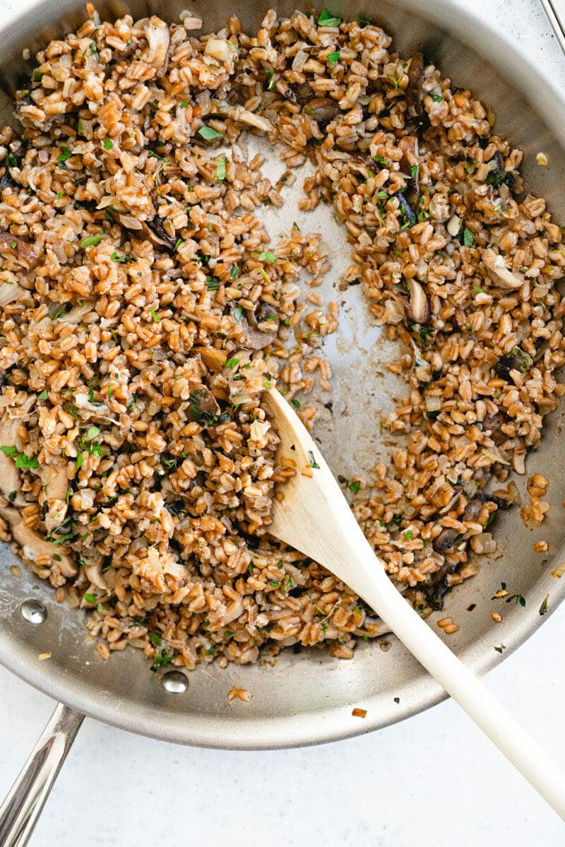 Pan of cooked farro with mushrooms