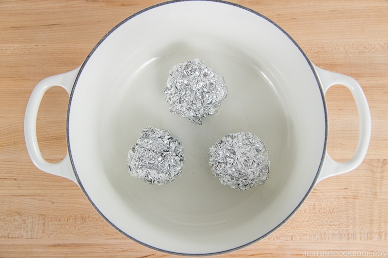 Steamed Vegetables with Miso Sesame Sauce | Easy Japanese Recipes at fancyfoodsshow.com