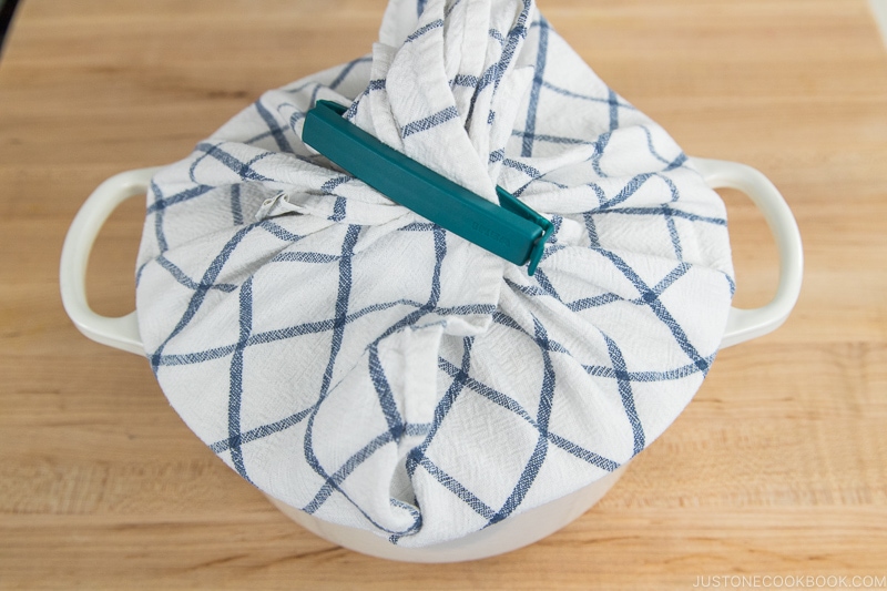 Steamed Vegetables with Miso Sesame Sauce | Easy Japanese Recipes at fancyfoodsshow.com