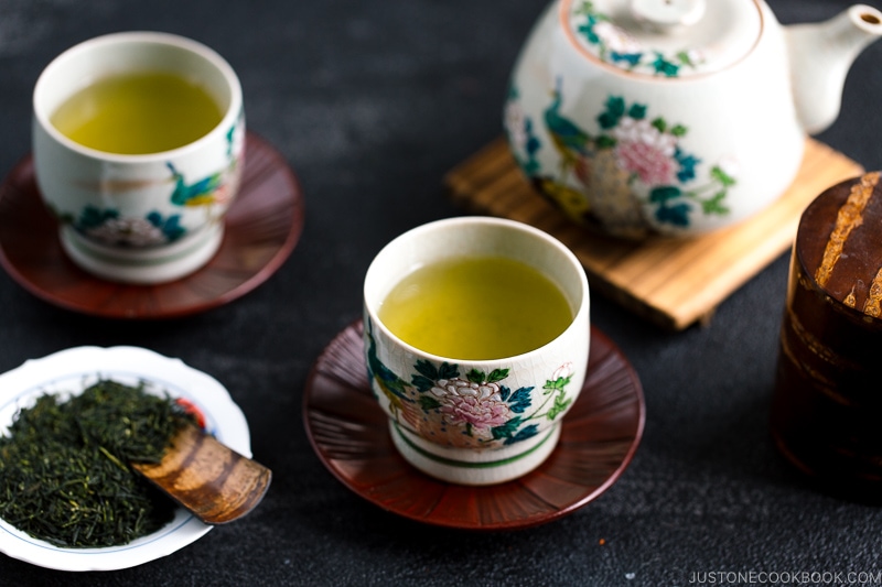 Green Tea 101 | Easy Japanese Recipes at fancyfoodsshow.com