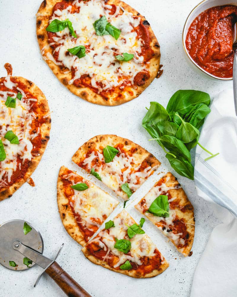 Naan pizza
