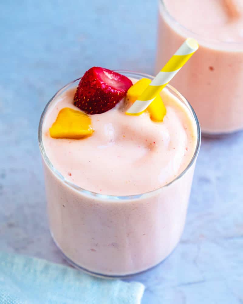 Strawberry mango smoothie