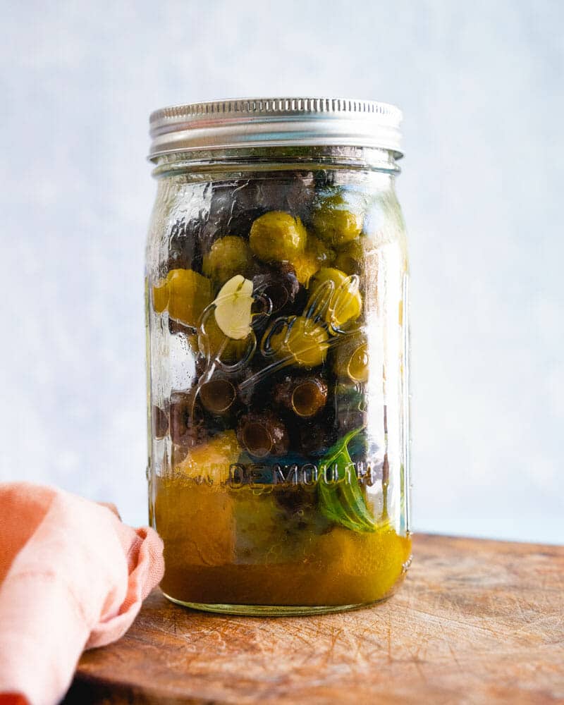 How to make marinated olives