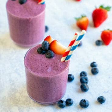 How to make a strawberry blueberry smoothie