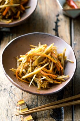 A bizenware containing kinpira gobo, a classic Japanese side dish.