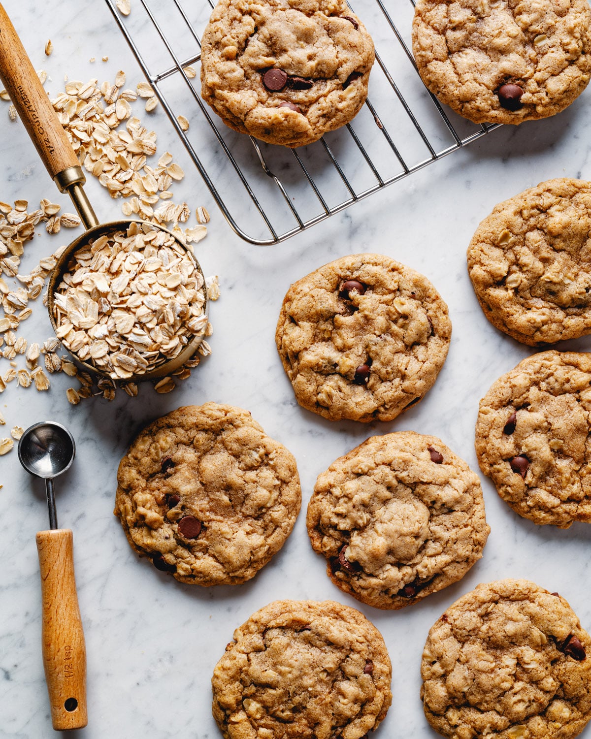 Vegan Oatmeal Chocolate Chip Cookies
