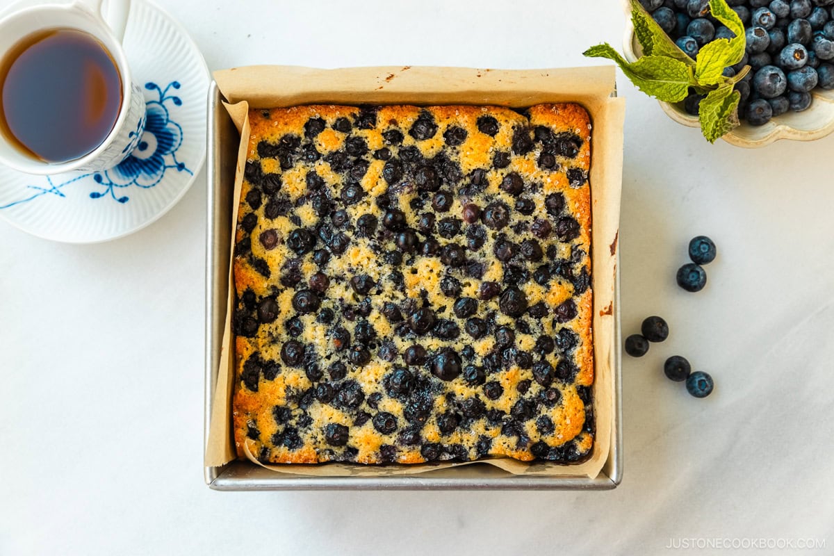 A cake pan containing blueberry cake.