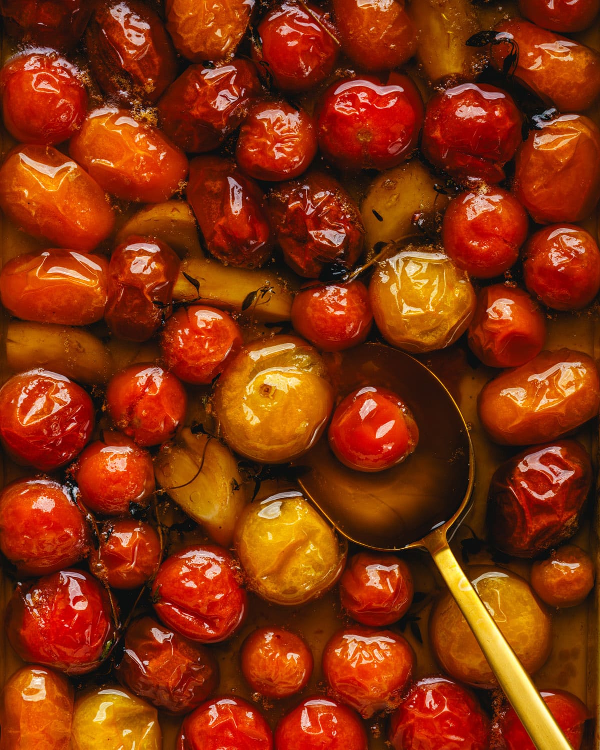 Tomato confit step 1: Mix the tomatoes and garlic with olive oil. 