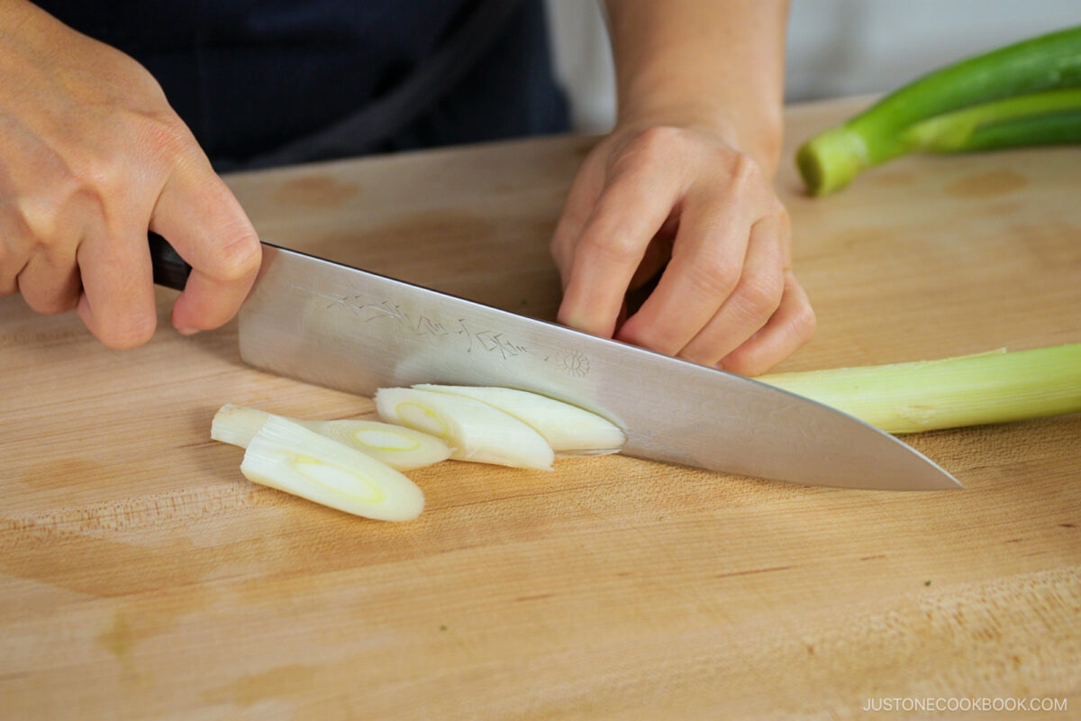 Cut the Toko negi.
