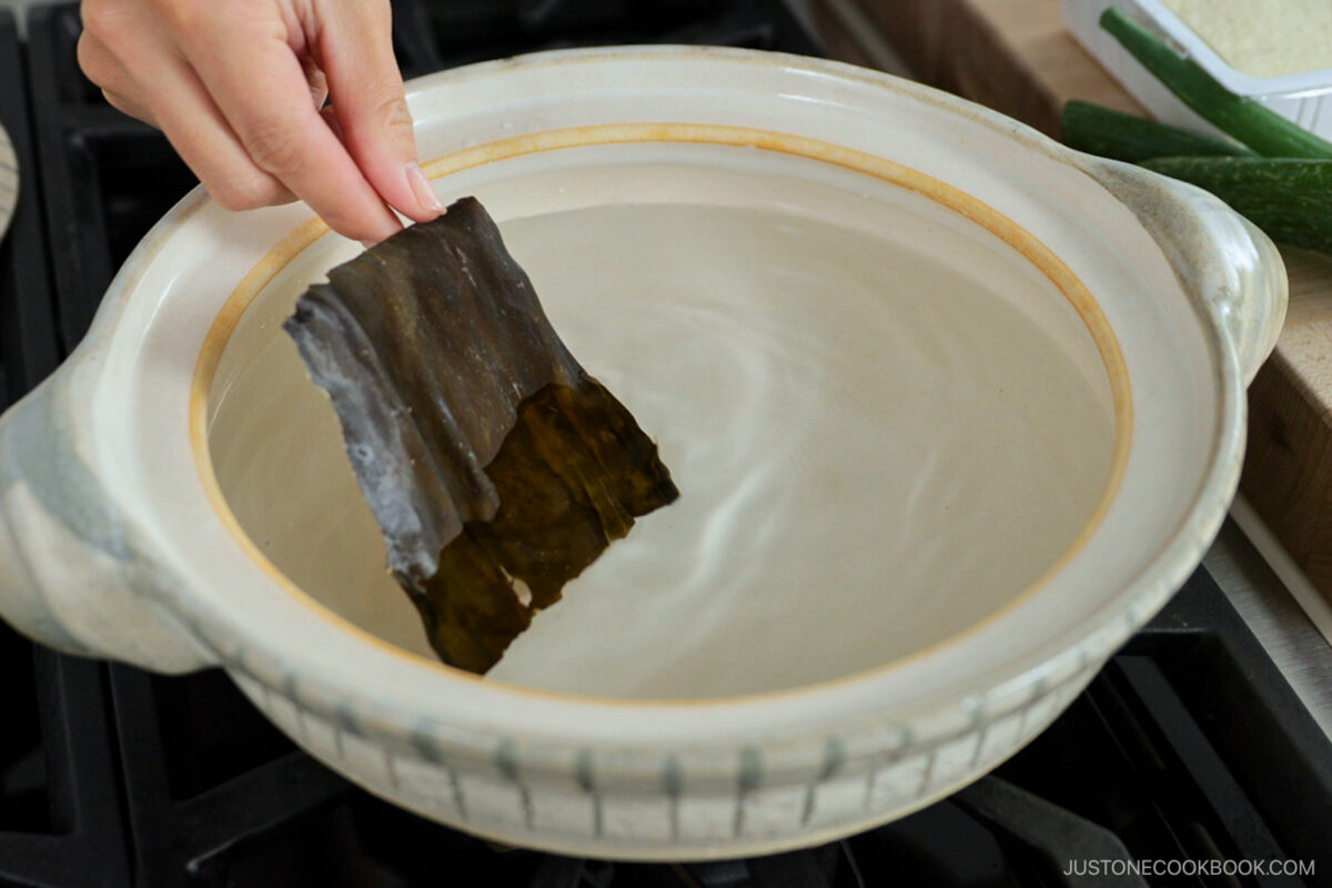 Soak a piece of kombu in a donabe.