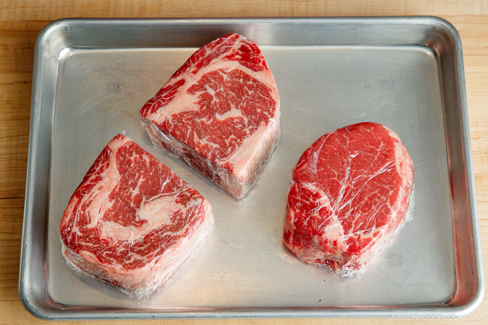 Freeze the meat on the metal tray.