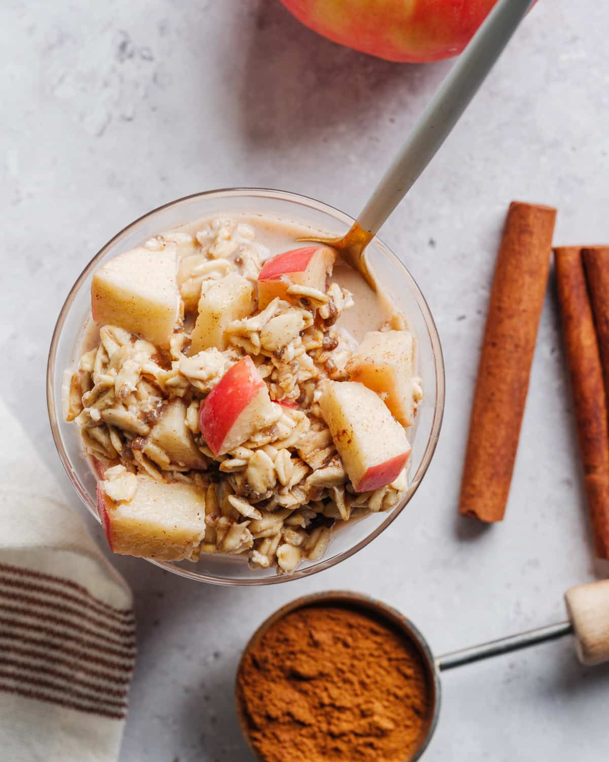 apple cinnamon overnight oats