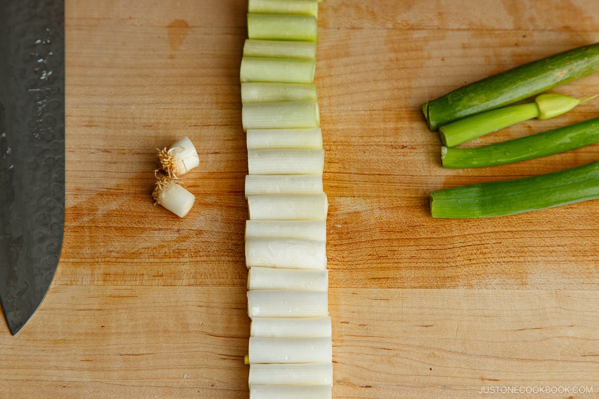 Cut the Tokyo Negi into 2 inch pieces.